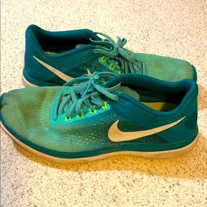 Nike 2016 Flex sneakers